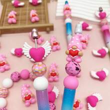 25/32颗情人节小矮人爱心系列硅胶珠套装 - 粉色小矮人爱心翅膀设计 - 多种颜色和图案 | 可爱图案 | 光滑珠子 - 非常适合DIY制作钥匙扣、项链、手链、装饰笔、珠宝和吊坠 - 情人节礼物，情侣礼物 - 情人節矮人愛心 - 查看 12