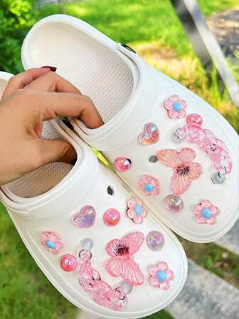 18 st DIY strandskor glitter fjäril färgglad hjärtkedja dekorativa knappar, avtagbara tillbehör lämpliga för trädgårdsskor, ihåliga skor, alla årstider. Perfekt julklapp