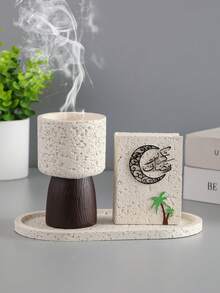 一套精美的中东风格香炉套装，饰以阿拉伯书法，这款多功能作品可用作时尚的家居装饰品、香薰机、斋月香炉以及斋月期间优雅的桌面摆件。