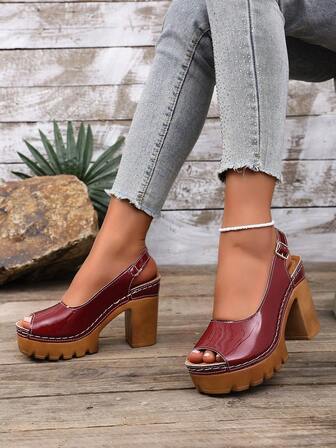 女士新款厚底粗跟露趾凉鞋，时尚复古设计，适合日常穿着、聚会等各种场合。