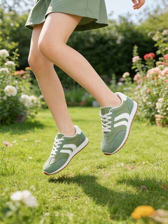 2026新款女童平底休闲舒适运动鞋，适合日常户外运动和休闲穿着