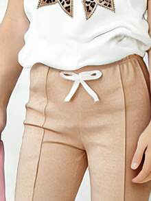 Conjunto de top de manga corta con cuello redondo y estampado de lazo, y pantalones acampanados para niñas pequeñas - Blanco - Ver 4