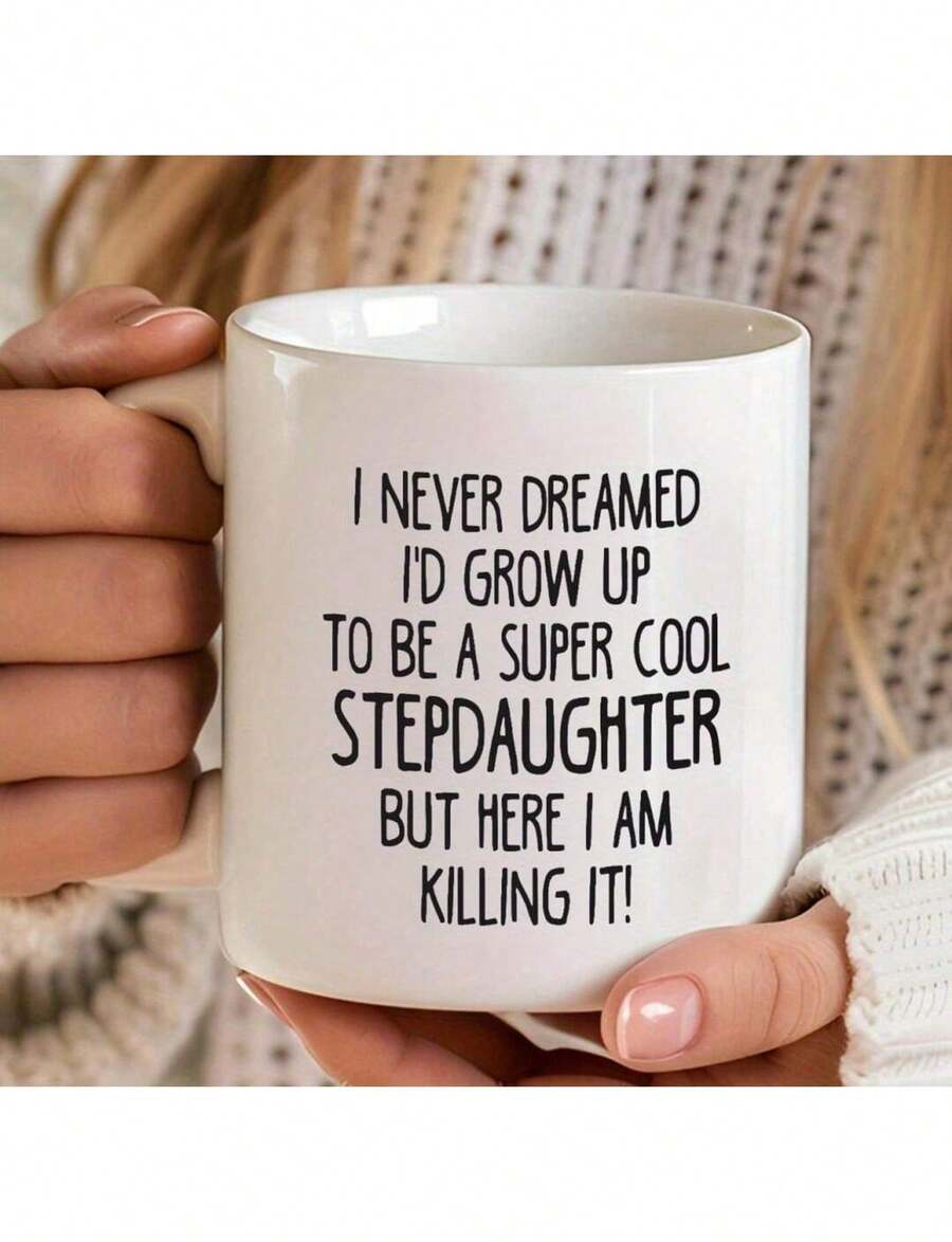 Taza trofeo para familia mixta - SUPER GENIAL HIJASTRA Texto humorístico sobre el viaje de crecimiento Taza de café de cerámica duradera Es una taza de agua personalizada de regalo novedosa adecuada tanto para hombres como para mujeres. Es muy adecua - Blanco - Ver 1