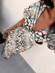 Robe sirène à col en V avec imprimé floral aléatoire, style vacances. Robe de bal, romantique et de saison de mariage, style "Old Money", tenue de la Saint-Valentin, robe d'été