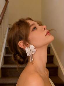 1件白色雪纺浪漫珍珠蝴蝶结流苏耳环，情侣饰品，适合约会、情人节、派对、下午茶等场合 - 彩色 - 查看 6