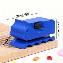 一款全新的多功能DIY纸板切割工具，一把锋利的手动剪刀，适用于多种用途：制作猫抓板和宠物箱，以及修剪礼品包装纸和手工包装，4种应用场景，经久耐用的设计——是家庭项目和涉及PET材料的创意活动的理想之选。