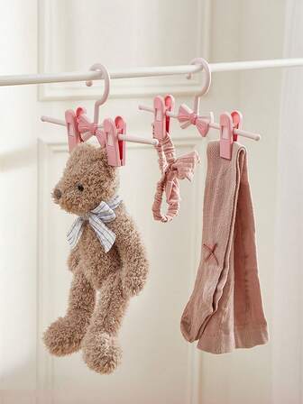 5ชิ้น ไม้แขวนเสื้อขยายได้รูปผีเสื้อสำหรับสัตว์เลี้ยง ปรับได้ตั้งแต่ 11ซม. ถึง 27ซม. พร้อมฟังก์ชั่นคลิปสำหรับแขวนเสื้อผ้า ของเล่นสัตว์เลี้ยง ถุงเท้า รองเท้า และสิ่งของอื่นๆ ดีไซน์ผีเสื้อน่ารัก