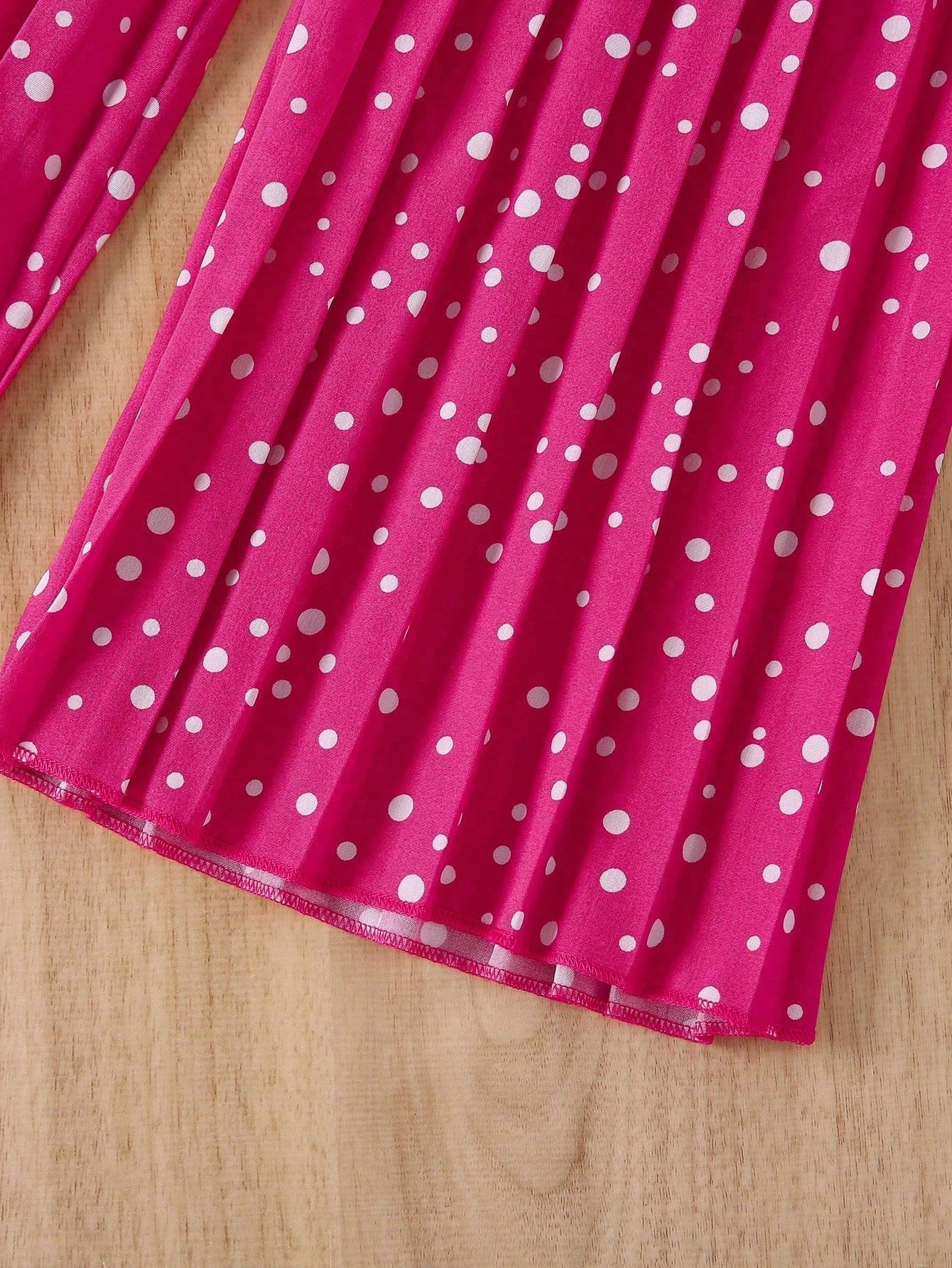 طقم تي شيرت بطباعة شخصية كرتونية وبنطلون بقصة واسع...