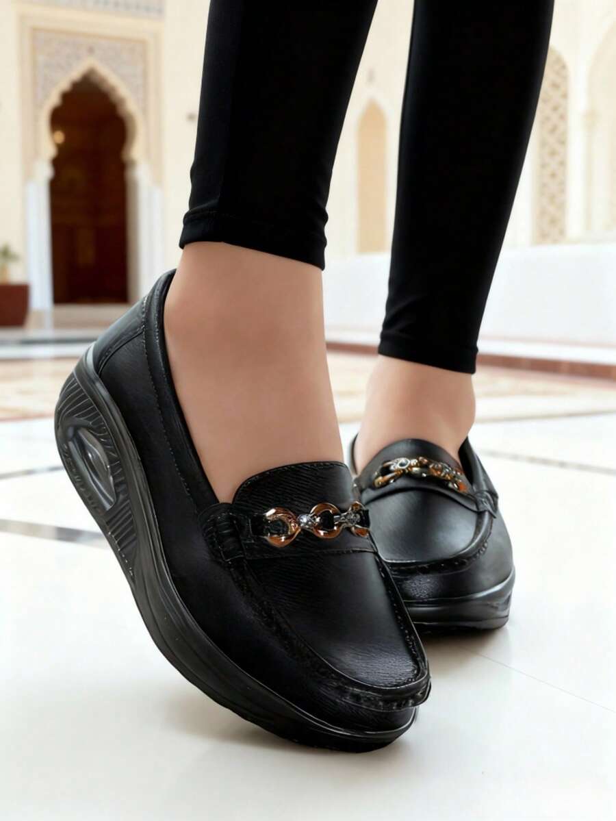 女士黑色水钻链条装饰厚底乐福鞋，优雅手工真皮鞋，户外金属扣套脚鞋，厚底休闲鞋