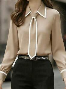 女士优雅黑白撞色领长袖衬衫，配领结细节 - 经典领商务休闲衬衫，适合所有季节，办公及休闲场合皆宜，修身剪裁，打造专业半正式的春季着装风格 - 卡其色 - 查看 1