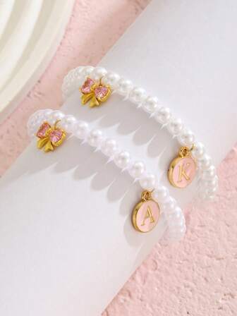 1 st sött elegant mode belagd zirkonia rosett & rund engelsk initial berlock pärlpärlor armband barn, flickor, familj, vänner, sommar, resor, gatumode enskilda smycken, lämplig för daglig dekoration, högtidsfödelsedagspresent, barnsmycken