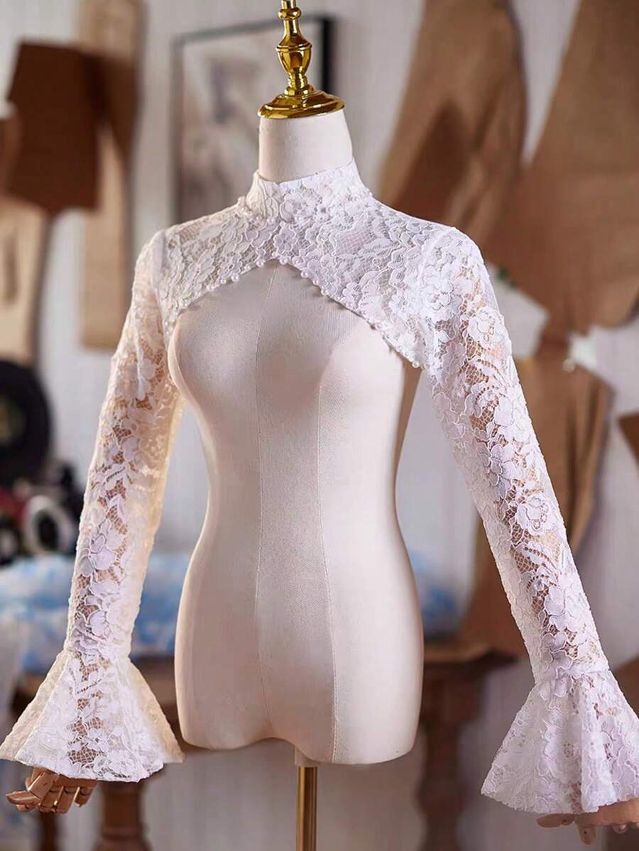 蕾絲鏤空短款珠飾披肩上衣，法式浪漫優雅晚禮服搭配，白色肩部裝飾，手臂遮蓋蕾絲袖假領