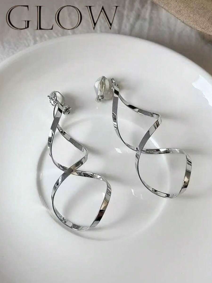 1 Pair Retro French Elegant Simple Exaggerated Wavy Stud Earrings, Suitable For Young Girls Everyday And Festivals Wear (Clip-On) - Geometry - View 1