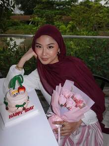 1条180*70厘米女士纯色粘胶纤维透气柔软莫代尔头巾，适合搭配阿巴雅长袍，防滑 - Viscose hijab - 查看 36