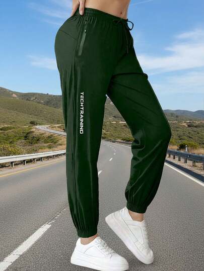 女士户外运动抽绳裤，带拉链口袋和印花裤腿设计，适合春夏户外穿着