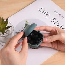 DO AS YOU WISH غطاء سيليكون + فرشاة تنظيف مناسبة ل- Galaxy Buds Live/Buds Pro/Buds 2/Buds2 Pro/Buds FE 5 موديلات، مع خطاطيف، مادة السيليكون توفر قبضة مريحة، غطاء واقي بلون صلب جميل - أخضر داكن - مشاهدة 8