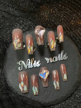 10 st. kista-nagelakrylkit, rosa nagelkonst för romantisk alla hjärtans dag, rosa tie-dye, 3D stereodiamant nageltillbehörsdekoration, glittrande hjärtformade ädelstenar för naglar, nagelkonstset i Y2K-stil, perfekt för kvinnor och tjejer för vardag, fester, ceremonier och alla hjärtans dag-användning, utrustad med 1 mini-nagelfil och 1 dubbelsidig självhäftande etikett.