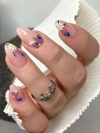 24 st mandelformade nagelklistermärken med prästkrage och minimalistiska blommönster, lämpliga för mandelnaglar, nageldekorationer, akrylnaglar, nagelkonst och press-on-naglar. Perfekt för damfester, bröllop, vardagskläder, fotografering och mer för att förstärka din charm!