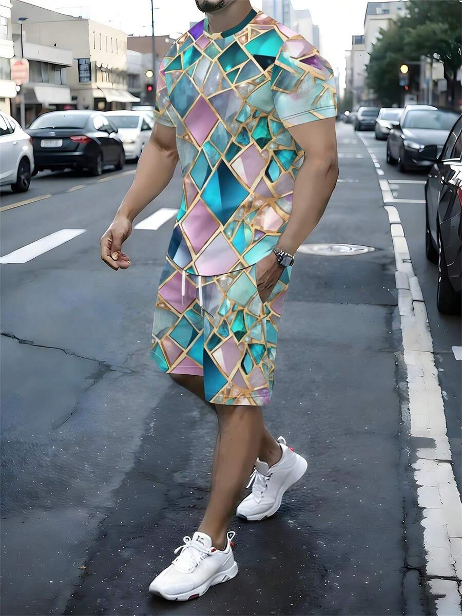 Two Eye-Catching Men's Art Exhibition Set Featuring A Pink, Blue, And Gold Crystal-Patterned Woven Fabric With A Glass-Like Texture, Perfect For Summer. Also Includes Short-Sleeved Beach Shorts And A Pink, Blue, And Gold Glass-Patterned Design. - 彩色 - 查看 1
