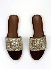 Sandal đế bằng sang trọng màu vàng sâm panh đính đá 3D họa tiết hoa, chất liệu nhung nâu, mũi tròn, thoải mái, thích hợp cho nữ, dự tiệc và các dịp xuân hè. - màu nâu - Xem 3