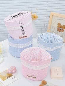 1个精美浅蓝色3D蕾丝收纳篮，非常适合桌面收纳，可存放口红、化妆刷和护肤品等。它既是桌面装饰品，也是化妆品收纳盒、便携式野餐篮、情人节礼物和浴室收纳用品。 - 彩色 - 查看 11