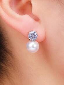 一对立方氧化锆和仿珍珠耳钉，时尚少女款，适合日常佩戴、派对首饰或生日礼物 - 銀色 - 查看 9
