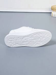 2025年新款春秋时尚休闲百搭厚底系带白色厚底运动鞋防水女滑板鞋