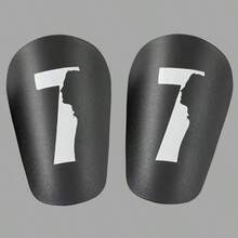 1双迷你专业足球训练护腿板，轻便小巧的防护装备