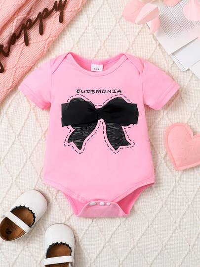 女婴粉色连体衣，黑色蝴蝶结印花