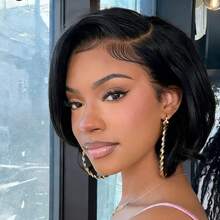 女士短直发精灵短发假发，150%密度，13x4蕾丝前额，黑至酒红色渐变，时尚优雅，适合日常和派对佩戴。 - 彩色 - 查看 4