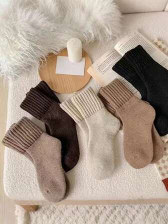 5 par enfärgade tjocka varma vinterstrumpor i ullblandning, mitt på vaden, dam