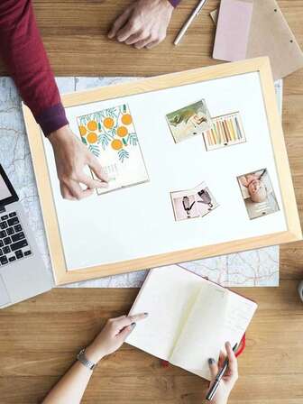 Magnetisk whiteboardtavla med vintage träram, inramad korktavla, ekram, dekorativ hängande anslagstavla, perfekt för kontor och heminredning, anslagstavla för familjen eller visionstavla, dekorationer för rummet, miniatyrer för hemmet