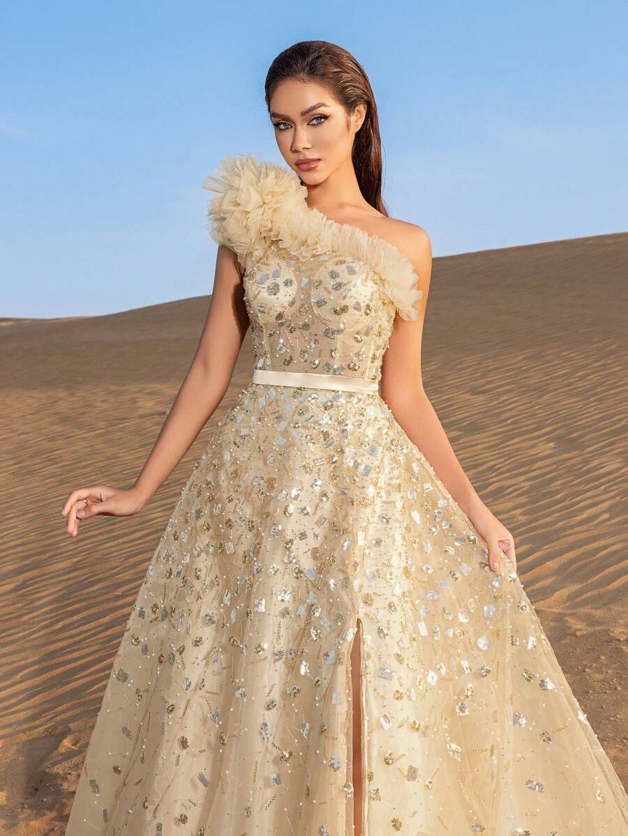 Faeriesty 这款优雅的单肩A字晚礼服，采用高开衩设计，尽显女性魅力，是婚礼、盛大晚宴、慈善舞会、颁奖典礼、奢华生日派对、情人节、新年夜等场合的理想之选。