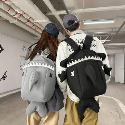 1 st nylonryggsäck i form av en tecknad haj, svart/grå/vit, söt och trendig casual ryggsäck för män och kvinnor, skolväska för universitetsstudenter, streetwear-ryggsäck med stor kapacitet och dragkedja, lämplig för arbetspendling, campusanvändning, julklapp, alla hjärtans dag-present, present till pojkvän, make, män