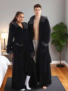 一套纯色连帽柔软抓绒浴袍 - 加厚保暖长款家居服套装，配有可调节腰带和深侧袋。极其保暖舒适，适合居家休闲、温馨的电视之夜、外出办事和寒冷天气散步。男女皆宜的情侣御寒睡衣。 - 彩色 - 查看 6