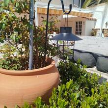 No Wiring Solar Lights Outdoor IP44, Black Vintage Industrial Hanging Lanterns, Auto On/Off With Light Sensor, Warm White Glow, Easy Installation, For Garden Patio Porch Fence Wall Pathway And Outdoor Decor - 黑色 - 查看 2