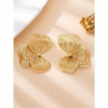 Vintage Metallic Gold Textured Floral Pendant Earrings | Hypoallergenic & Lightweight Design | Perfect For Daily Wear, Parties, Holidays, And Special Occasions | Timeless Elegance For Women | Thoughtful Gift For Loved Ones - 黃金-5 - 查看 7