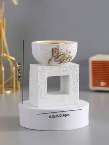 Chiếc lư hương bằng nhựa thời trang và tinh tế này được trang trí bằng thư pháp Ả Rập. Nó có thể được sử dụng như một lư hương dùng trong tháng Ramadan, một vật dụng đốt hương tiện dụng, một máy khuếch tán hương thơm, và một vật trang trí bàn làm việc trang nhã trong tháng Ramadan. - Nhiều màu - Xem 5