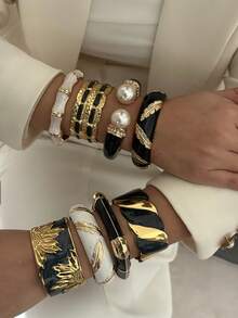 Vòng tay xếp lớp sang trọng màu đen và vàng đính ngọc trai với họa tiết lông vũ dành cho nữ. - Nhiều màu - Xem 4