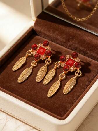 一对时尚奢华红色新年风格叶子流苏镶嵌红色仿宝石吊坠耳环，适合女性日常、节日、新年佩戴