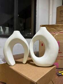 2pcs Ceramic Vase Set - Modern Wreath Shaped Vases, Creative White Flower Vases, Minimalist Style Decorative Vases, Suitable For Living Room, Entryway, Bookshelf, Fireplace, Centerpiece, Shelves, Room Decor (Please Note Product Dimensions)