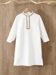 Young BoyCasual Traditional Long Sleeve Half-Open Collar Ruffle Pocket Robe Top, Slit Hem Design, Arabic Robe, Saudi Arabia, Kaftan, Islamic Clothing, Ramadan Dress Robe, Suitable For Party, Vacation, Christening, Anniversary, Ramadan, Wedding, All Seasons - White - View 1