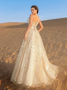 Faeriesty 这款优雅的单肩A字晚礼服，采用高开衩设计，尽显女性魅力，是婚礼、盛大晚宴、慈善舞会、颁奖典礼、奢华生日派对、情人节、新年夜等场合的理想之选。 - 香檳色 - 查看 8