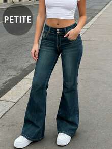 女士休闲时尚深色水洗弹力腰喇叭牛仔裤，低腰，纽扣闭合，娇小款