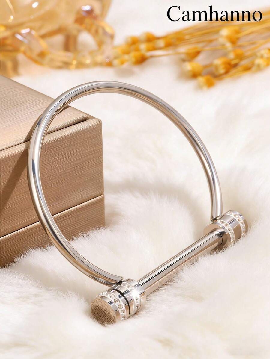 Camhanno 1 chiếc vòng tay bằng thép không gỉ dành cho nữ - Thiết kế thanh ngang nổi bật với chi tiết sáng bóng, phù hợp cho các bữa tiệc và tụ họp, phong cách táo bạo nhưng thanh lịch, tôn lên trang phục ngày lễ, nhẹ nhàng và thoải mái ngay cả khi đeo trong thời gian dài, thu hút ánh nhìn tạo nên vẻ ngoài rực rỡ và giúp bạn trở thành tâm điểm chú ý trong các sự kiện ngày lễ. - Bạc - Xem 1