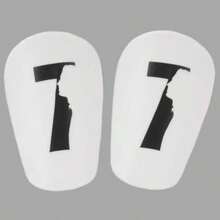 1双迷你专业足球训练护腿板，轻便小巧的防护装备