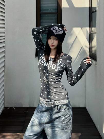星形印花修身长袖上衣，收腰设计，适合早春穿着