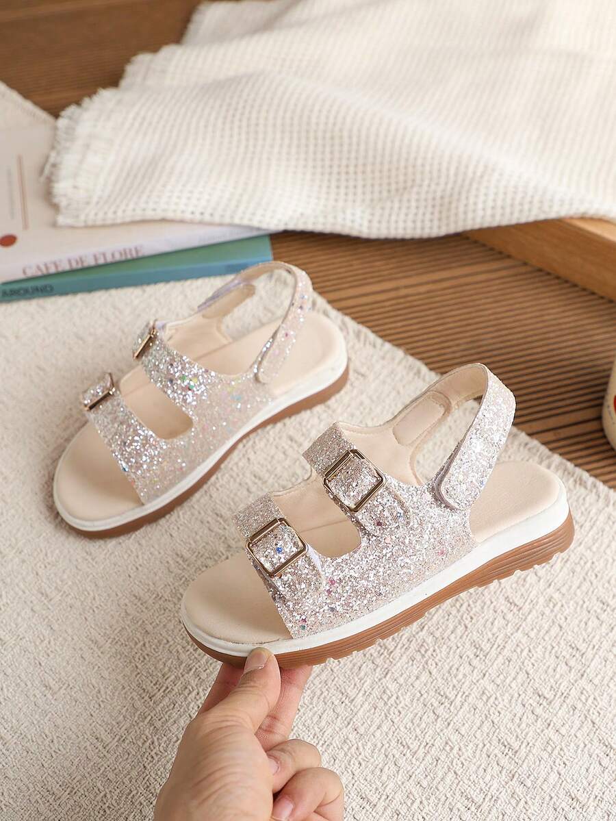 1 Pair Girls' Fashionable Versatile Glitter Thick Sole Flat Sandals - Silver - View 1