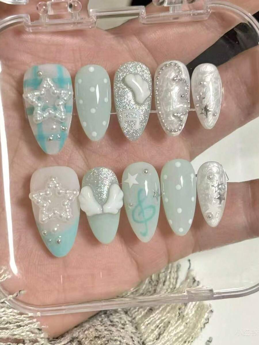 10片中长杏仁形美甲贴片 - 日系可爱甜美假指甲 | 薄荷绿底色，饰以3D银色星星/云朵/音符图案，点缀闪粉和珍珠，手工制作，自粘式美甲 | 赠品：1片强力果冻胶 + 1个迷你指甲锉，可重复使用，可爱美甲，日式可爱美甲设计 - Follow Your Heart - 查看 1