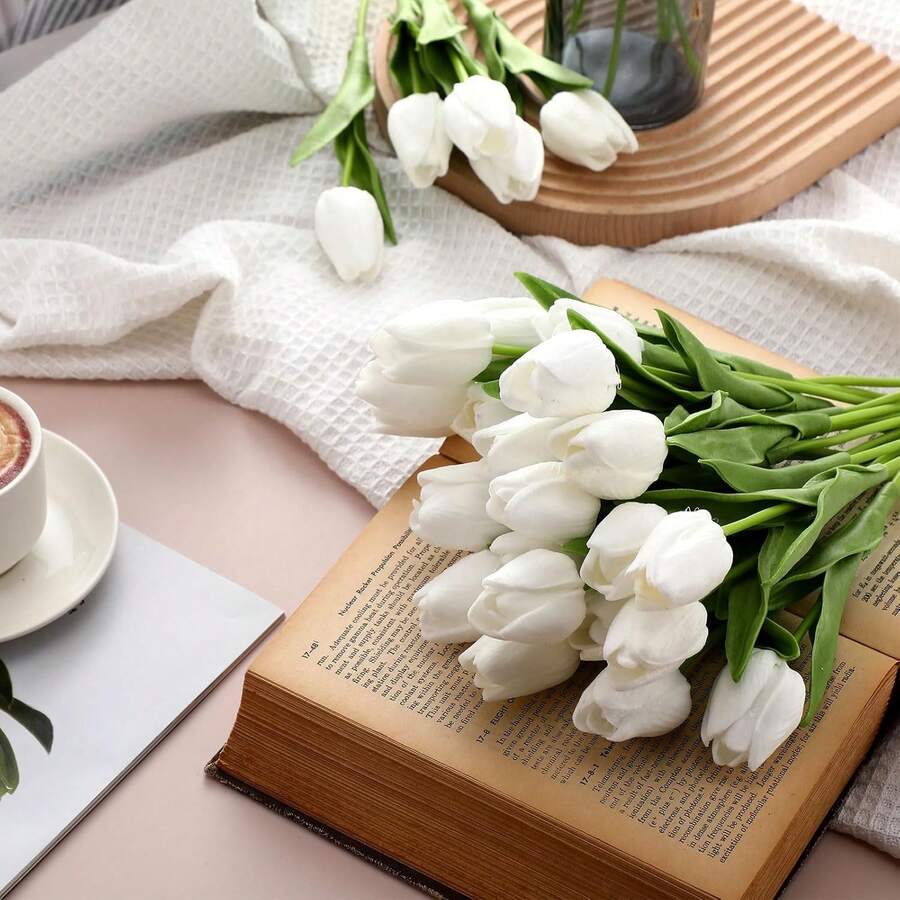 1/5/10/20支逼真仿真郁金香花饰，丝绸花束，适用于婚礼、房间、家居、酒店、派对、活动、新年礼物、手持花饰，也可用于情人节、婚礼/家居/卧室/客厅/餐桌装饰、新娘捧花、户外花园、生日、毕业典礼等多种场合。 - 白色 - 查看 1